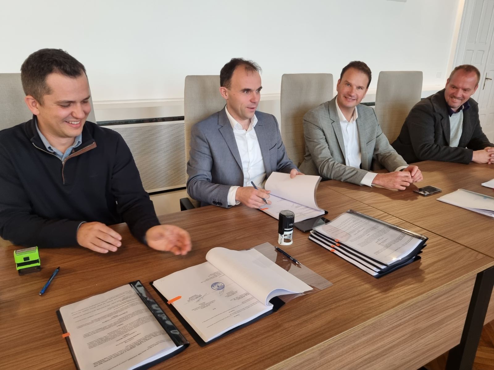 Filipin Persuric potpisivanje