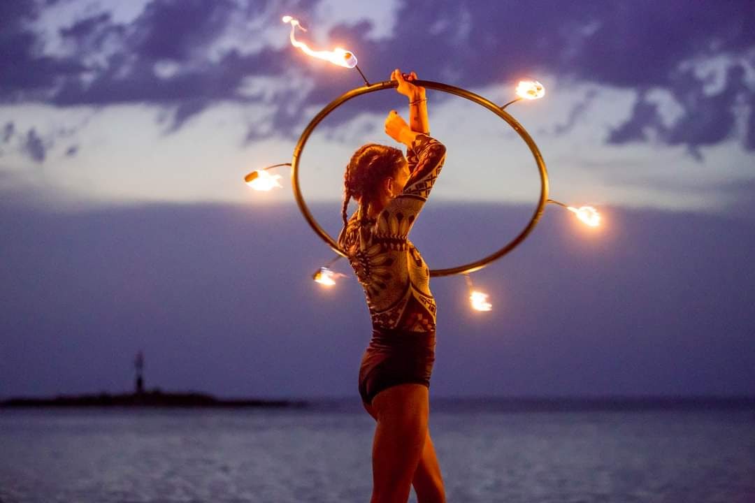 Melting Sunset, ples