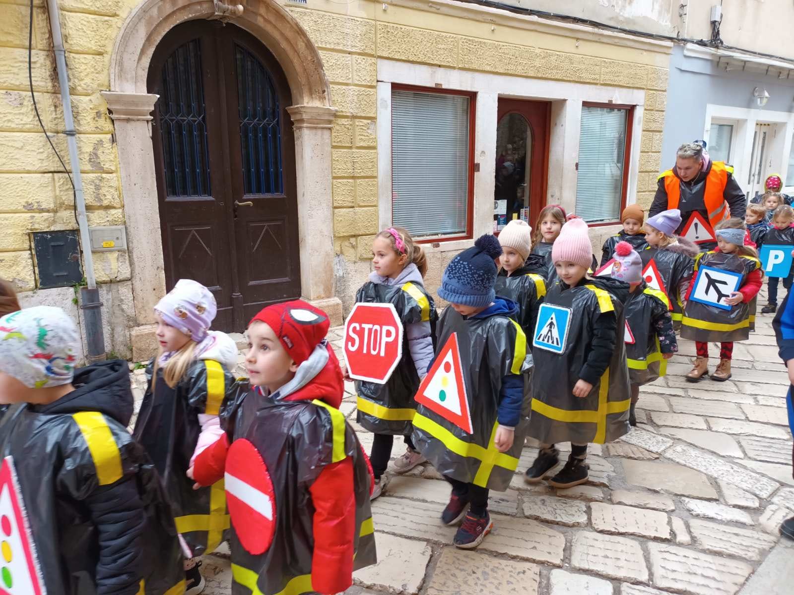 defile ulicama starog grada