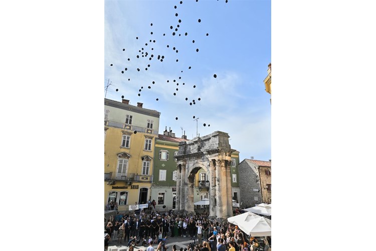 nasilje nad ženama, crni baloni u Puli
