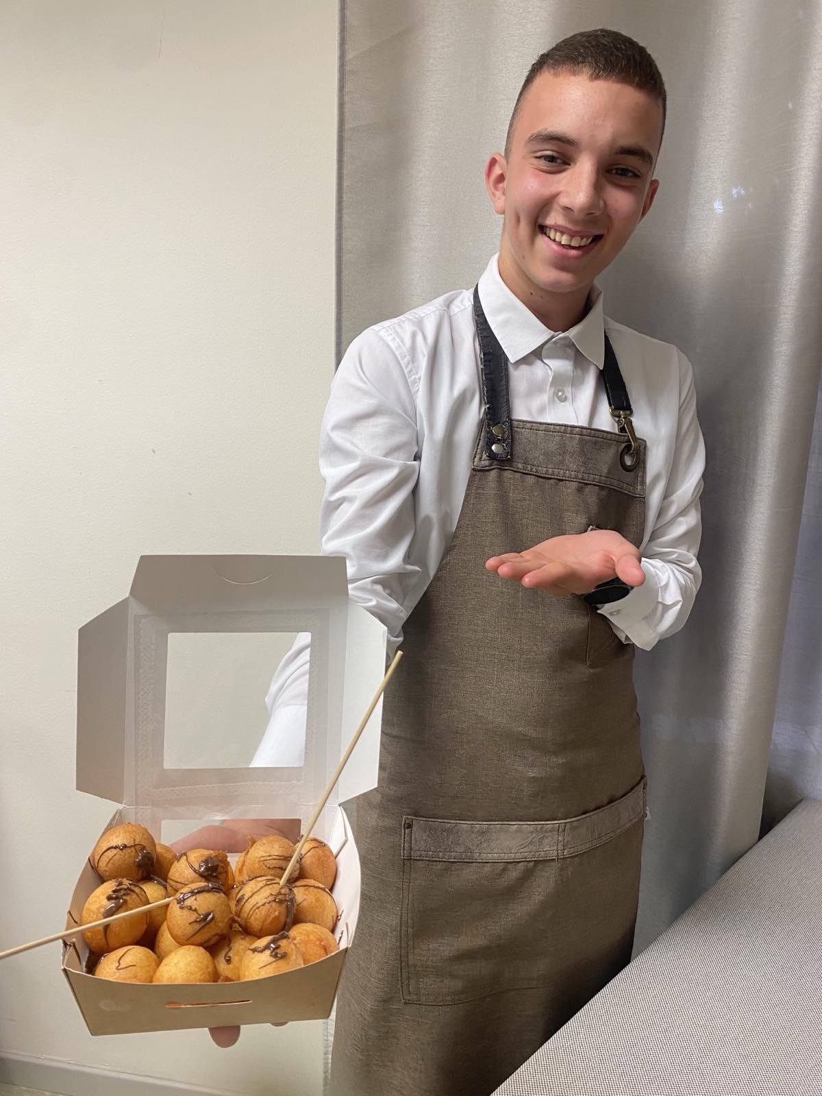 pripreme u TU&Scaron; Antona &Scaron;tifanića -učenik s božićnim kolačima