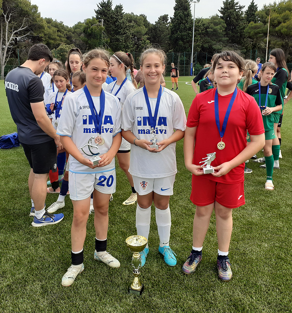 Banjole kup 2024- Lara i cure s peharima