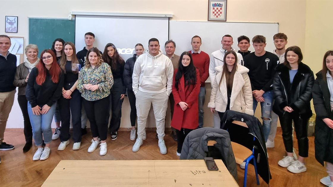 Per&scaron;urić s maturantima