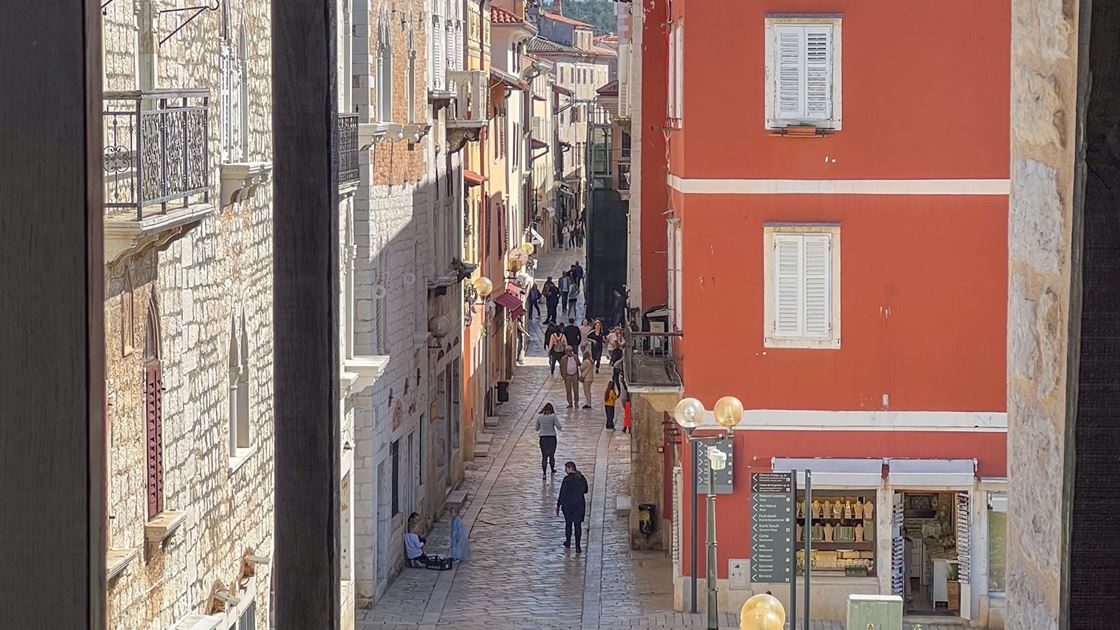 Poreč, Romanička kuća, kuće, zgrade