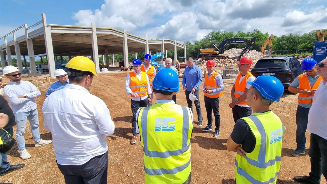 Poreč, gospodarska zona, Per&scaron;urić