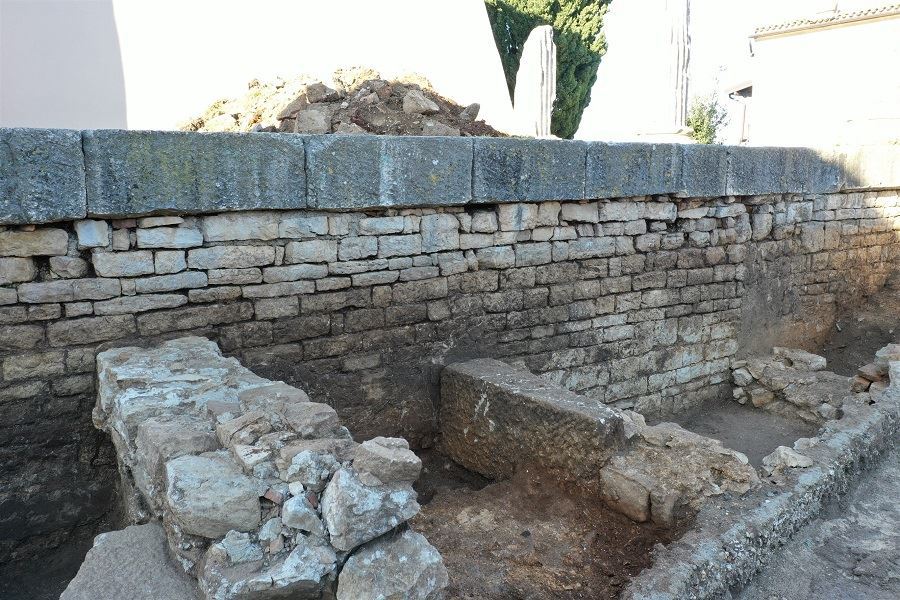 Poreč, istraživanja, kameni zid