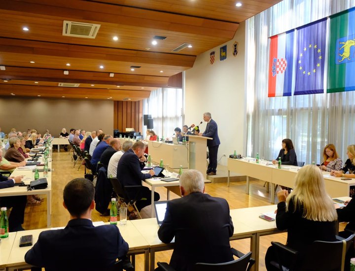 Miletić na skup&scaron;tini img_1-jpg__720x550_q85_crop_subsampling-2_upscale