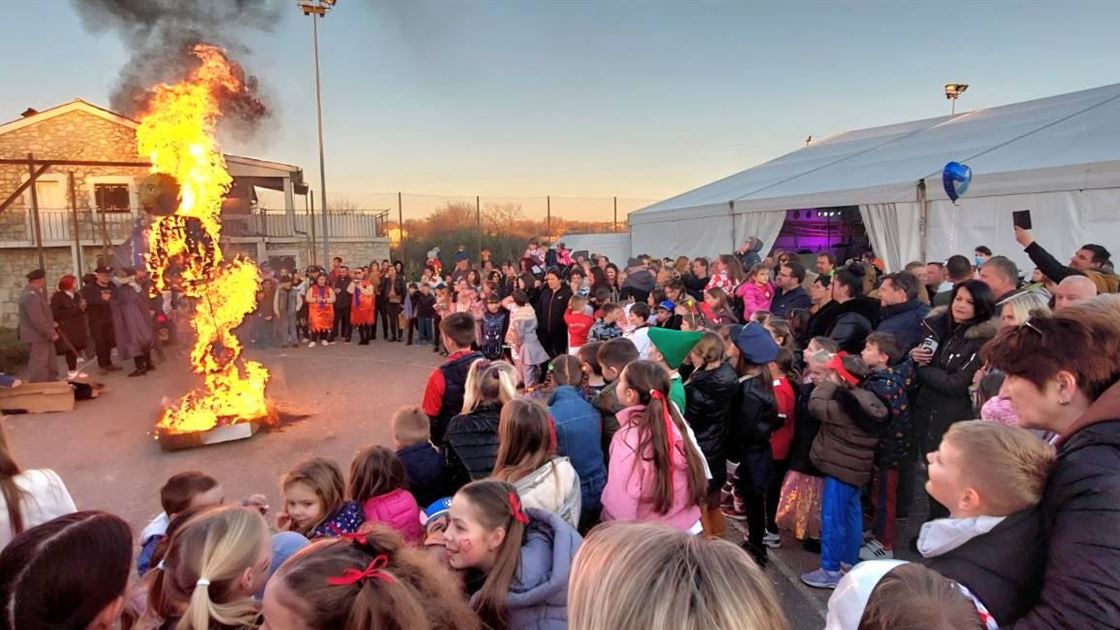 Nova Vas &scaron;entenca pustu, ma&scaron;kare 2025