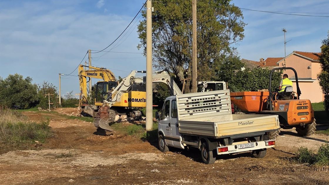 Poreč radovi, iskopi, bager, kamion, posao