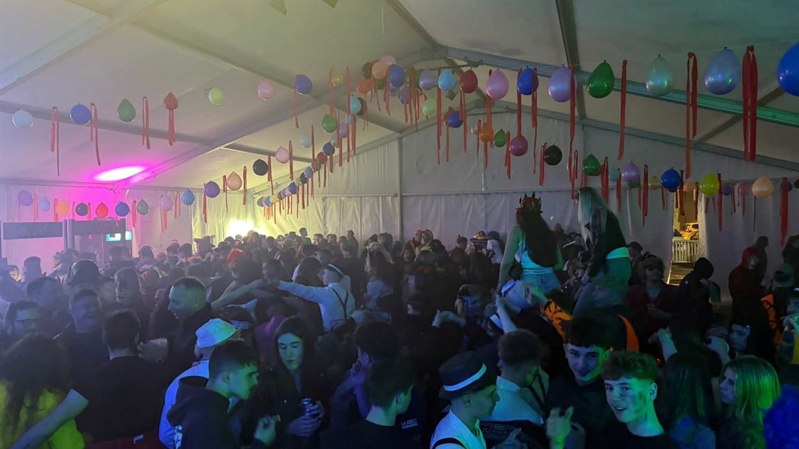 Ma&scaron;kare u Novoj Vasi posjetitelji