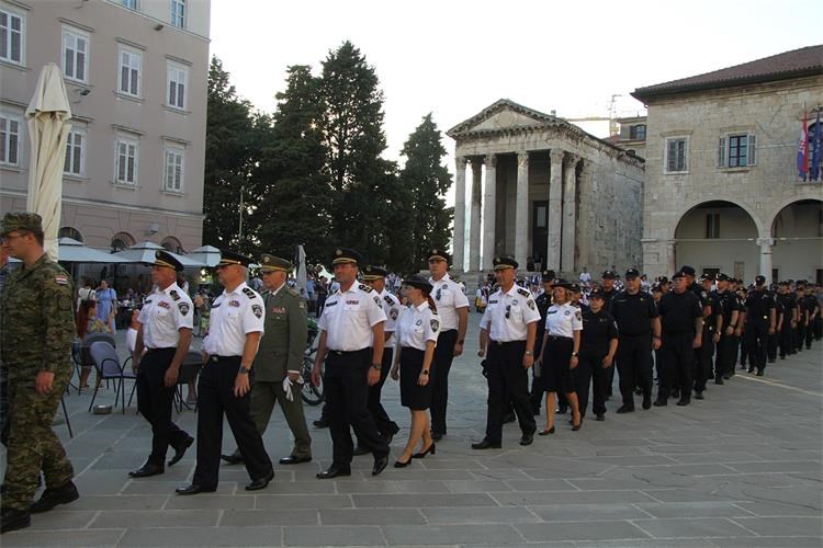 Pokrajinsko hodoča&scaron;će hrvatske vojske, policije i branitelja