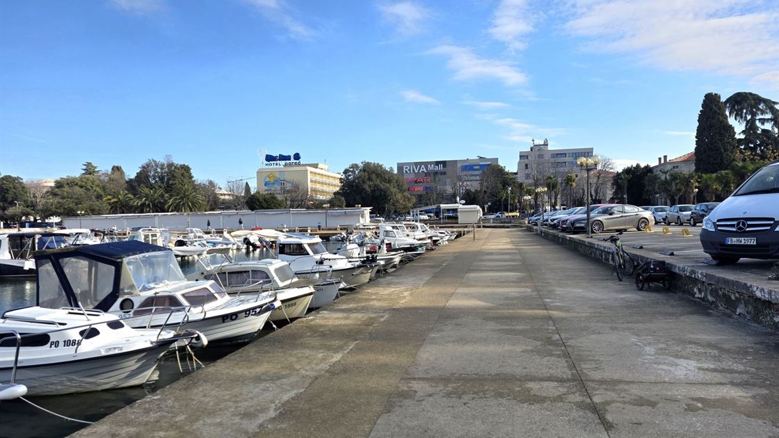 Poreč obala, barke, more, riva, hotel