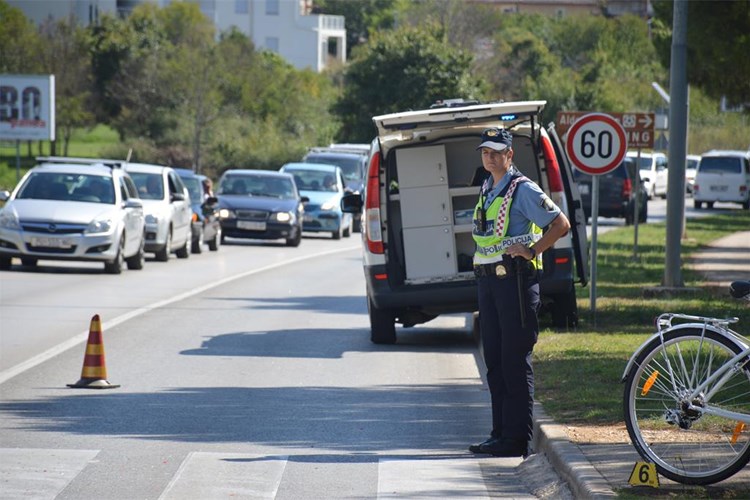 prometna policija, gužva- kolona
