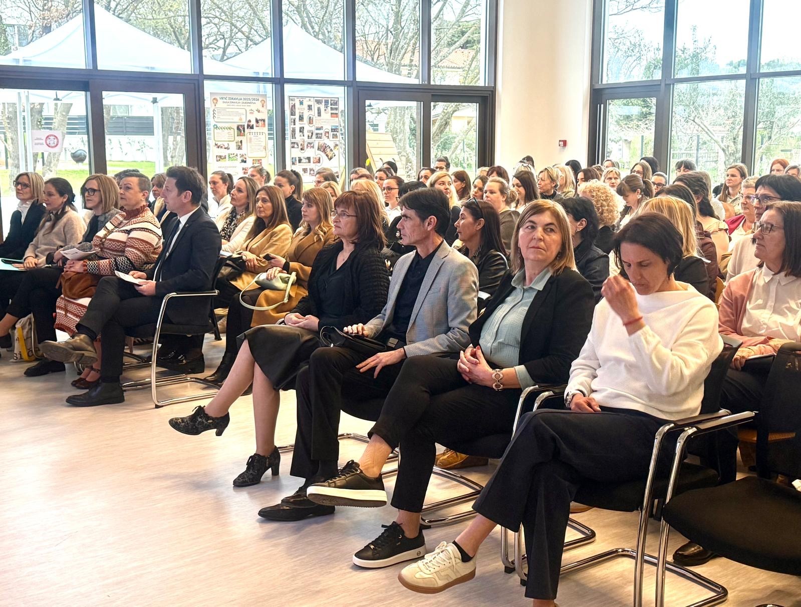 znanstveno-stručni skup pred&scaron;kolskih ustanova Istarske županije img_skup_2