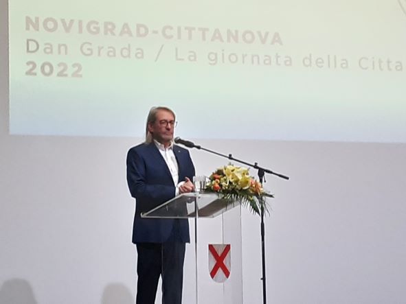 20220828_181921, svečana sjednica Novigrada, Torbica