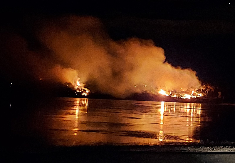 Antenal požar u noći