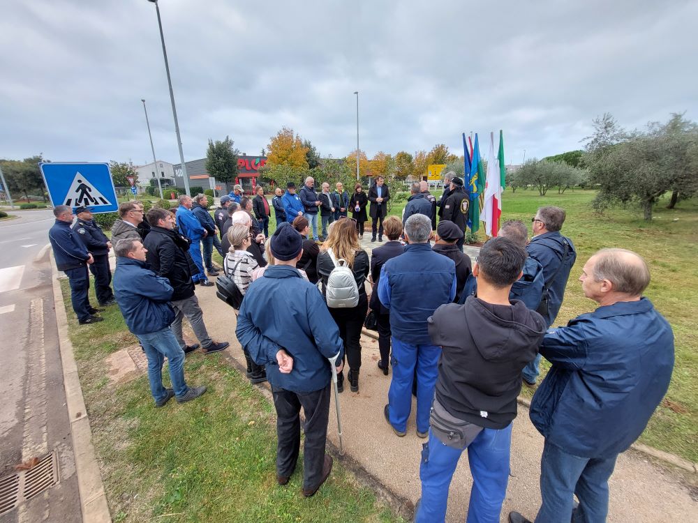 Novigrad Spomen-ploca-branitelji-2a