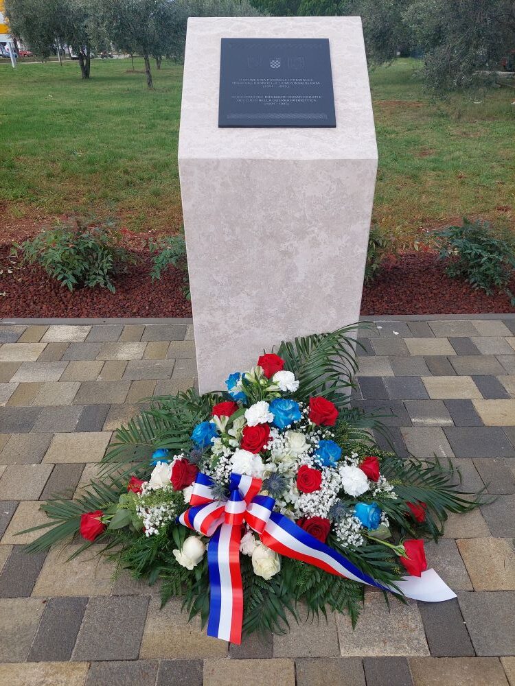 Novigrad Spomen-ploca-branitelji-4-rotated