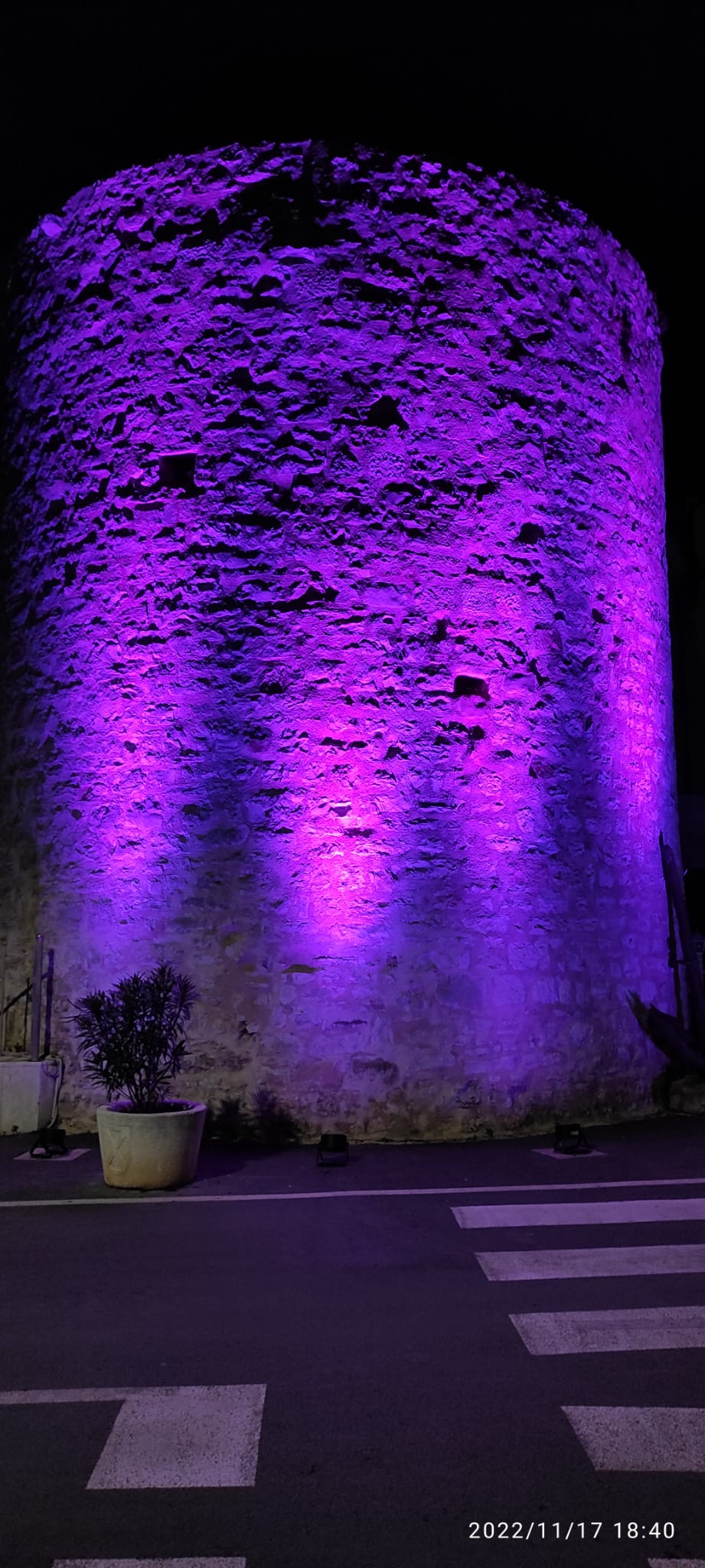 Novigrad, kula na Porporeli u ljubičastom