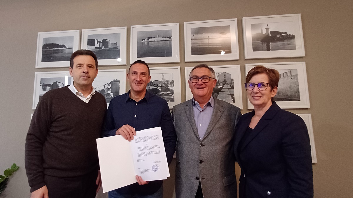 AMilos_GCernogoraz_VCernogoraz_IOlujic