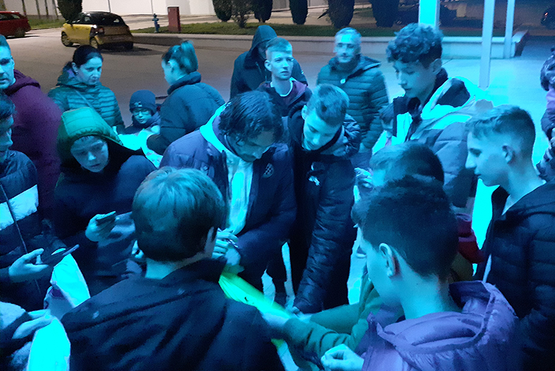 Hajduk u Novigradu -Krovinović ispred dvorane