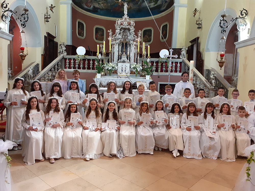 Lara i Tena na prvoj pričesti, 7-5-2023