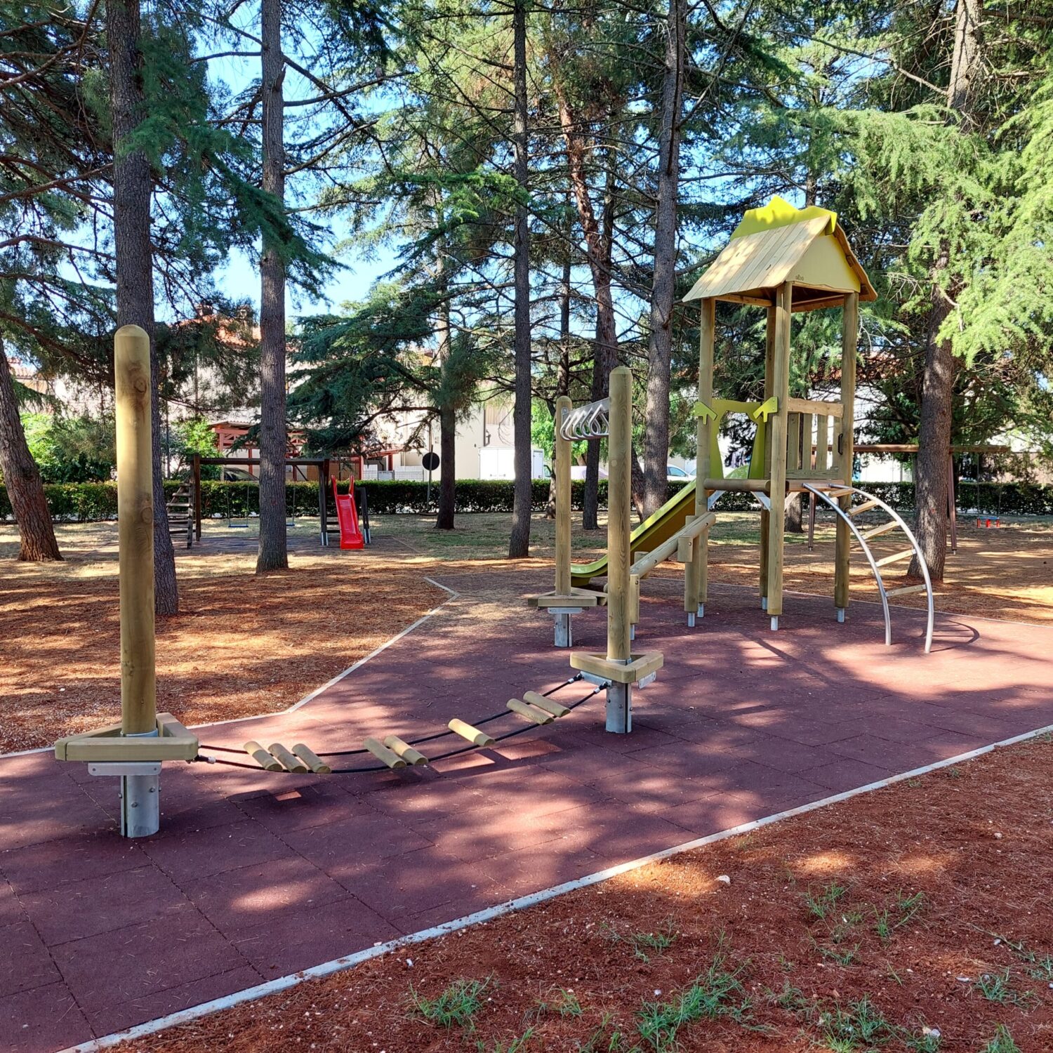 Novigrad, parkić iza starog groblja