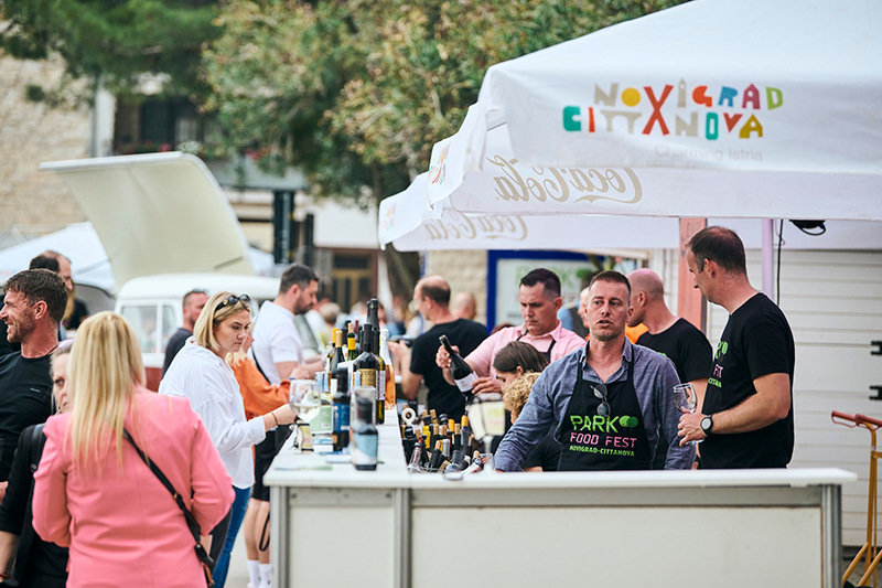 Park food ferst Novigrad, vino