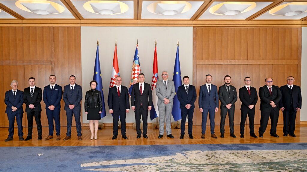 Cernogoraz kod Milanovića 3