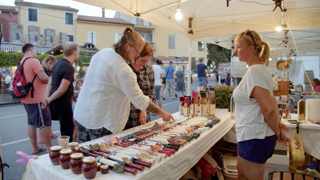 Novigrad Mandrač, sajam domaćih proizvoda, &scaron;tand, turisti, hrana
