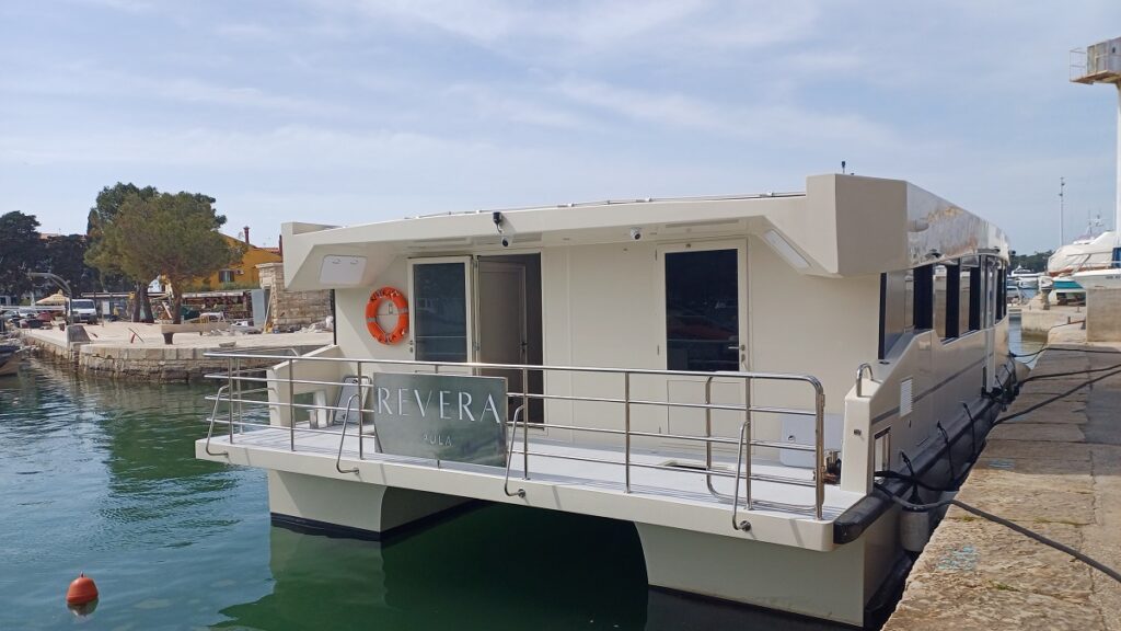 Novigrad električni Eko-katamaran 1