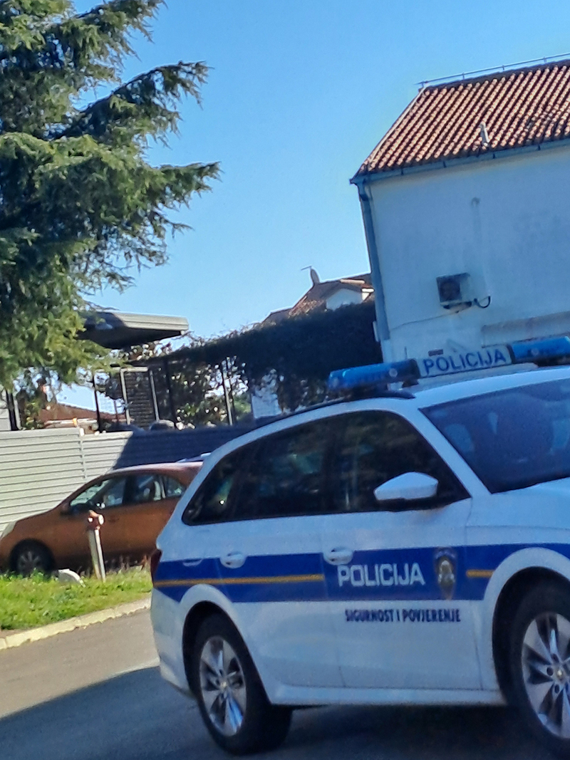 Policijski auto FINA Novigrad 2