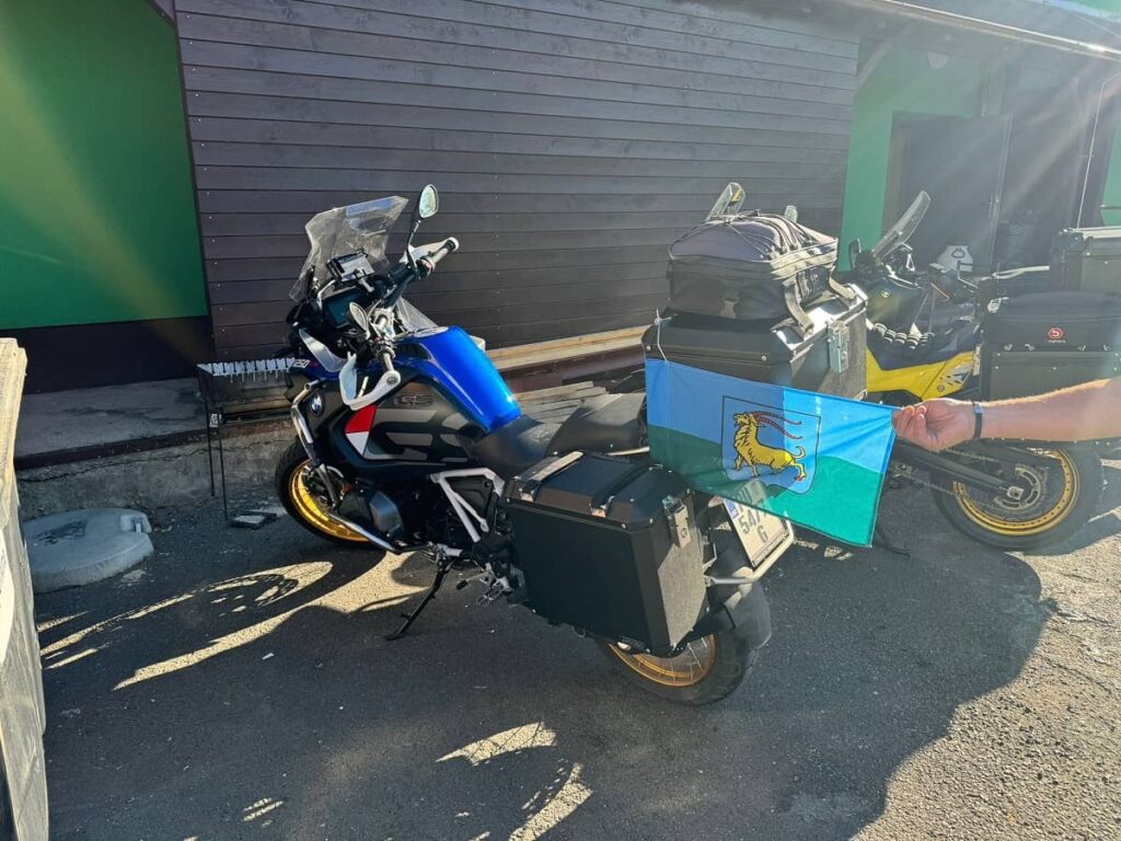 novigradska zastava na Nordkapu tri motora