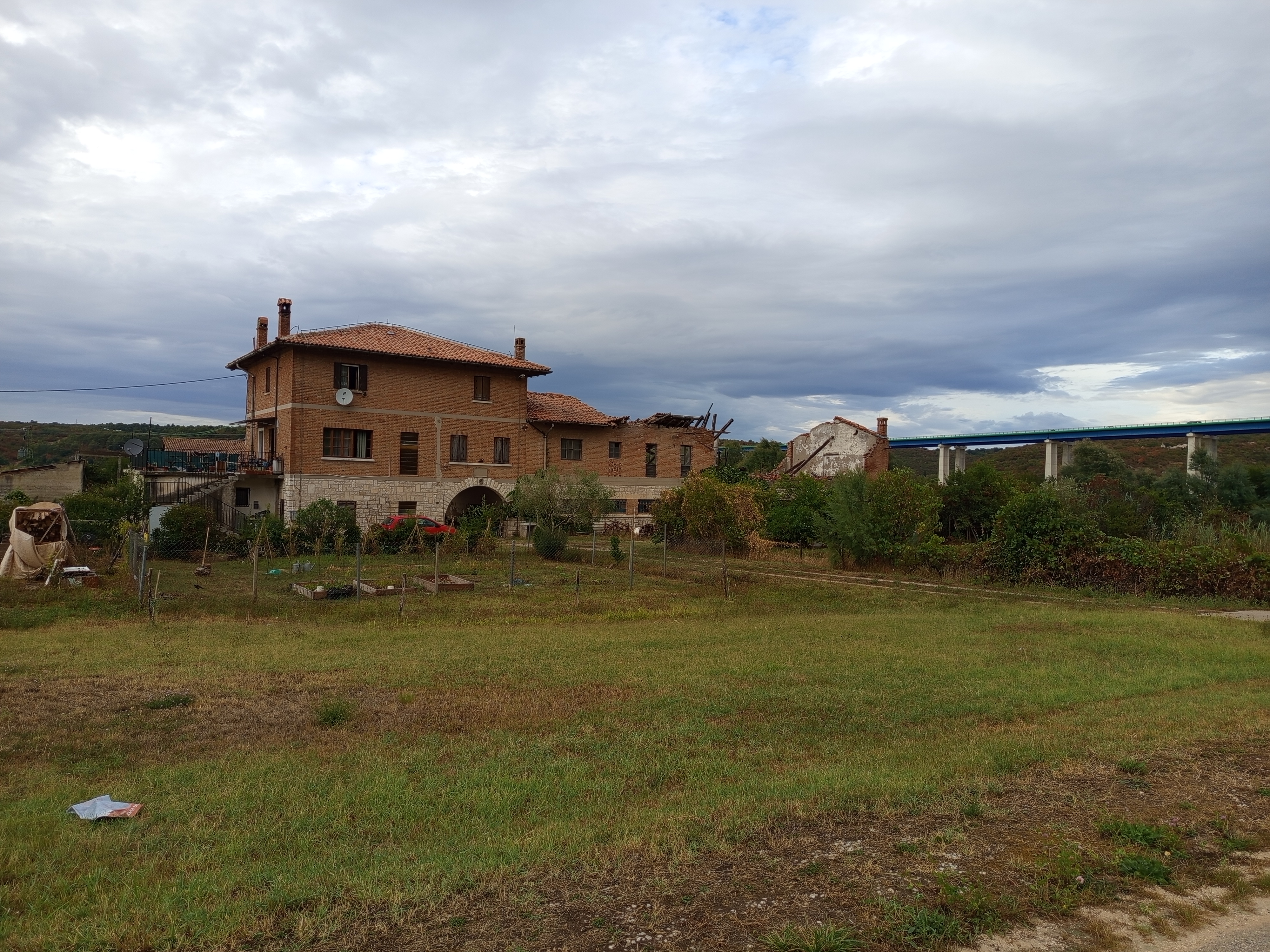 Novigrad - ru&scaron;evna zgrada (1)