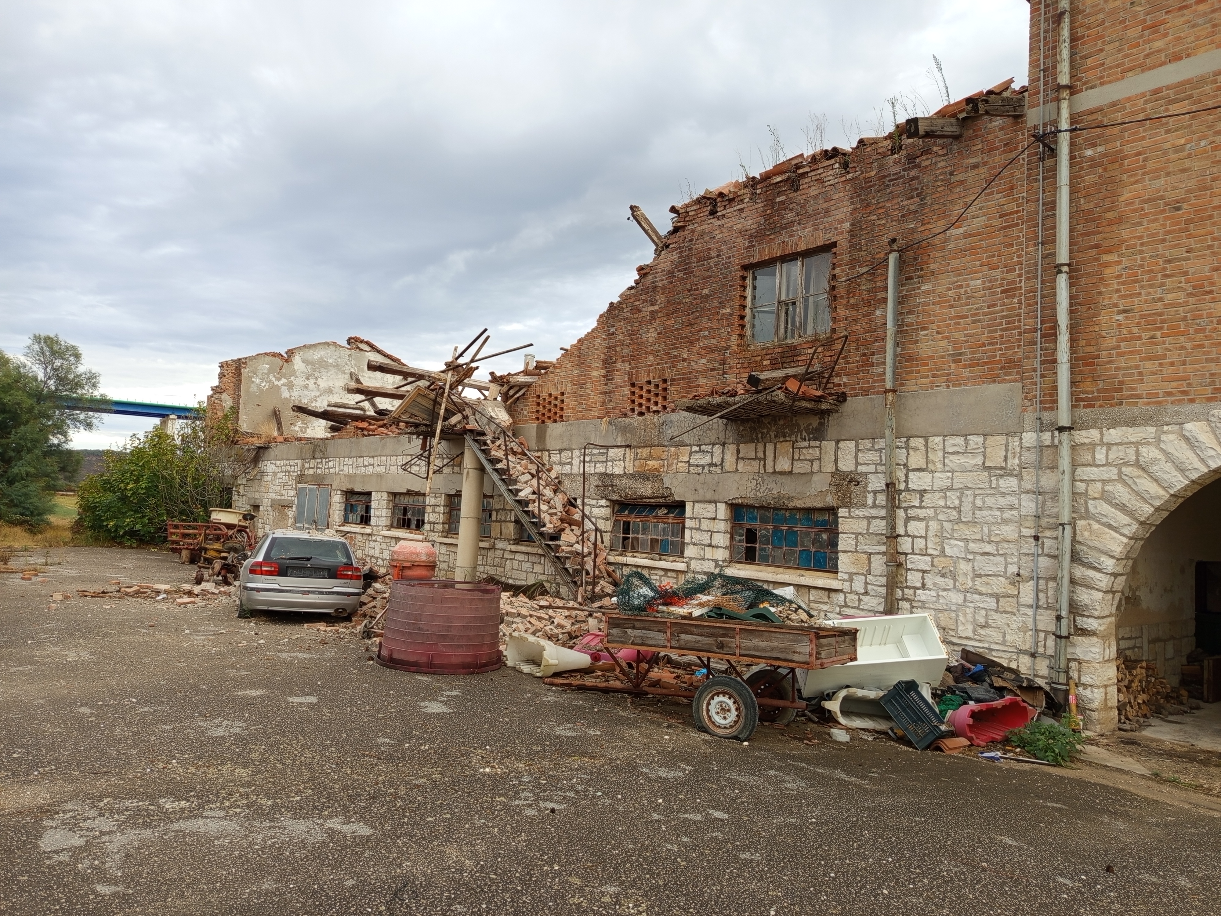 Novigrad - ru&scaron;evna zgrada (2)