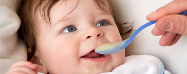 beba kako jede, hrana za bebe, ka&scaron;a