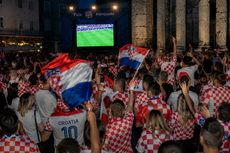 navijači u Puli, nogomet, dresovi