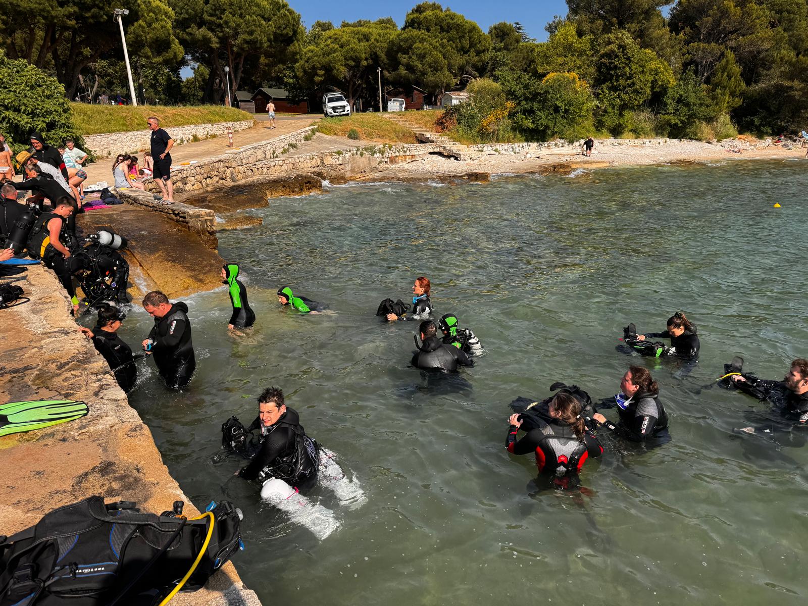 Umag či&scaron;ćenje mora, ronioci u moru