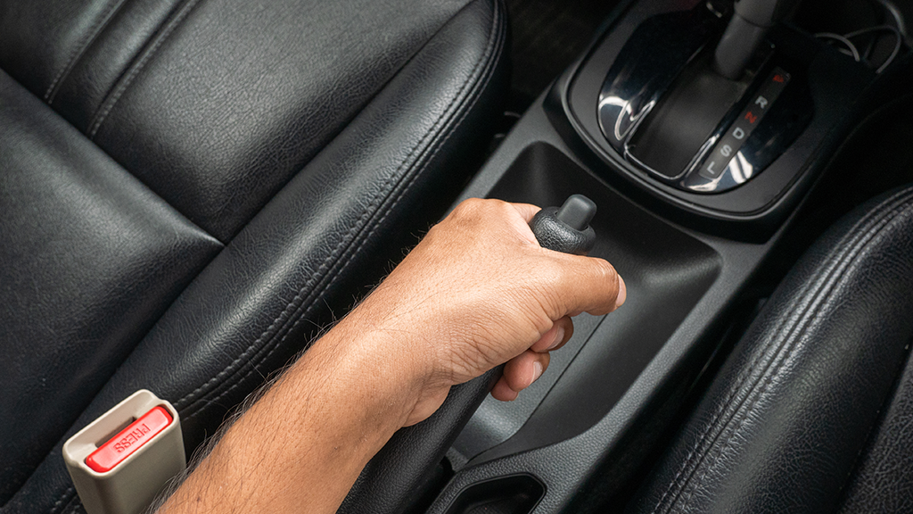 ručna kočnica, automobil unutra&scaron;njost